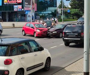 Wypadek w Tarnowie. Policja szuka mężczyzny, który zbiegł po zderzeniu aut
