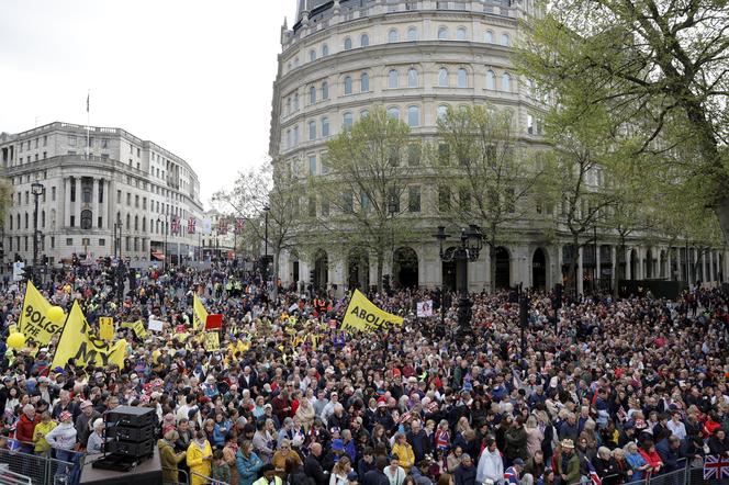 Koronacja Karola III. Protesty przeciwko królowi w Londynie  