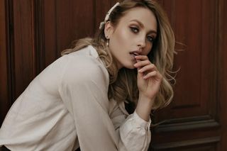 Old money czy new money? Czym różnią się te style i który z nich dominuje w twojej szafie?