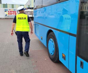 Policjanci z Grudziądza sprawdzają stan techniczny autobusów. Jak zgłosić kontrolę?