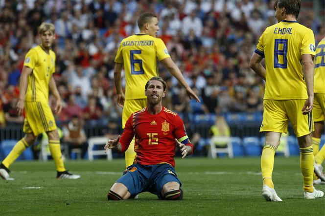 W pierwszym meczu Hiszpania pokonała Rumunię (2:1), a Sergio Ramos zdobył jedną z bramek.