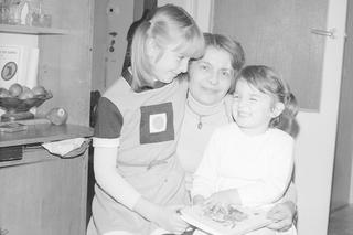 QUIZ Dzieciństwo PRL. Dokończ kultowe teksty od mam!