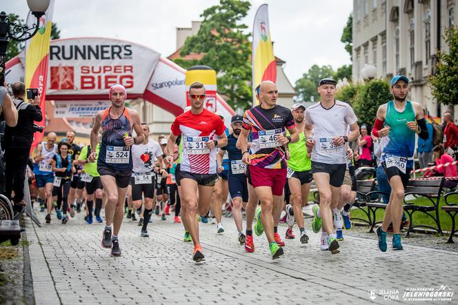 Ruszają X Półmaraton Jeleniogórski i X Jeleniogórska Dziesiątka . Szykują się utrudnienia dla kierowców!