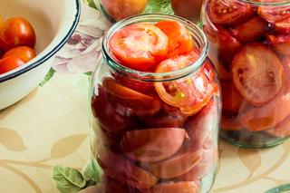 Pomidory w kawałkach do słoików. Wystarczy 1 składnik, żeby cieszyć się super smakiem zimą