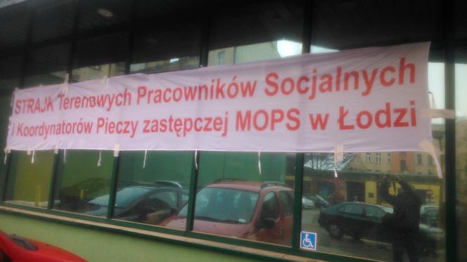 Strajk w łódzkim MOPS-ie [WIDEO]. Pracownicy chcą podwyżek i zapowiadają zaostrzenie protestu