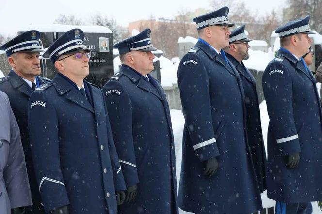 Inspektor Dariusz Krzesicki odszedł na wieczną służbę. Ostatnie pożegnanie zmarłego policjanta