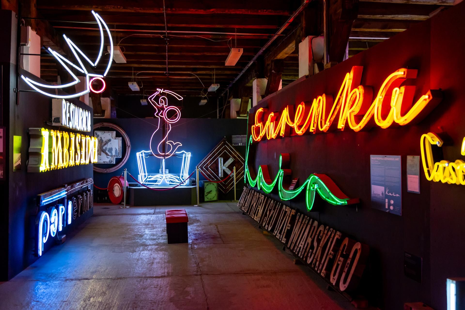 Neony z Muzeum Neonów w Warszawie