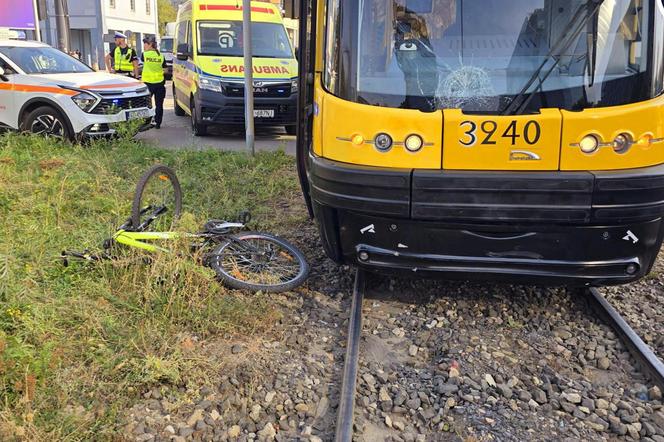 Zderzenie rowerzystki z tramwajem na Woli