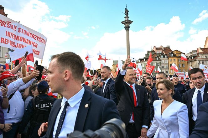 Uroczyste wejście Pary Prezydenckiej do Pałacu Prezydenckiego. Przemarsz ulicami Warszawy