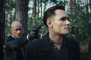 Koniec Zatoki szpiegów. Ostatnia, brawurowa akcja Franza w finałowym 19 odcinku. Wyciągnie rękę po sowieckie złoto Komarowa – ZDJĘCIA, ZWIASTUN     