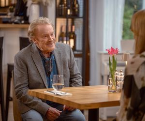 Na Wspólnej odc. 4032. Juliusz (Daniel Olbrychski), Żaneta (Anna Guzik)