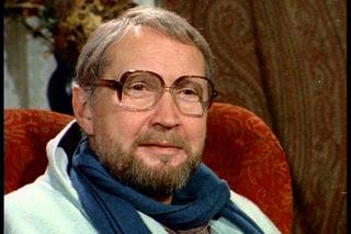 Zniszczony grób aktora Krzyżaków. Połamany krzyż na grobie Mieczysława Voita [WIDEO]