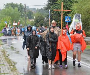 Deszczowym szlakiem pątnicy z Lubelszczyzny ruszyli w kierunku Jasnej Góry!