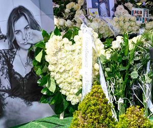Białe róże i łzy. Pękło nam serce. Rodzina i przyjaciele pożegnali Sonię Szklanowską