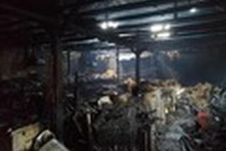 Duży pożar magazynu koło Grodziska Wlkp. Strażacy mieli problemy [ZDJĘCIA]