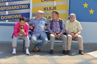 Ranczo 9 sezon odc. 106. Pietrek (Piotr Pręgowski), Hadziuk (Bogdan Kalus), Solejuk (Sylwester Maciejewski), Stach Japycz (Franciszek Pieczka)