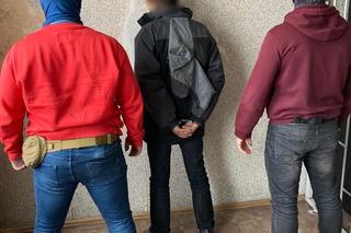 Katowice: Wpadli do mieszkania i brutalnie pobili 40-latka. Jeden ze sprawców miał 17 lat! Poszkodowany przeszedł operację