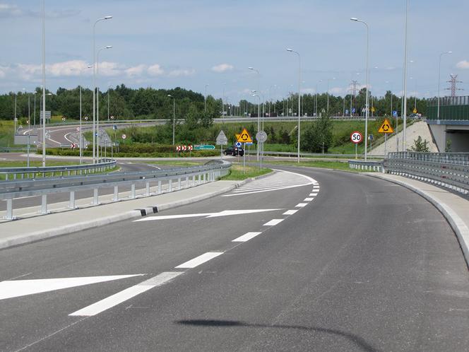 Dzięki wybudowaniu nowego odcinka jezdni powstało połączenie z ekspresową S-19 i autostradą A4.