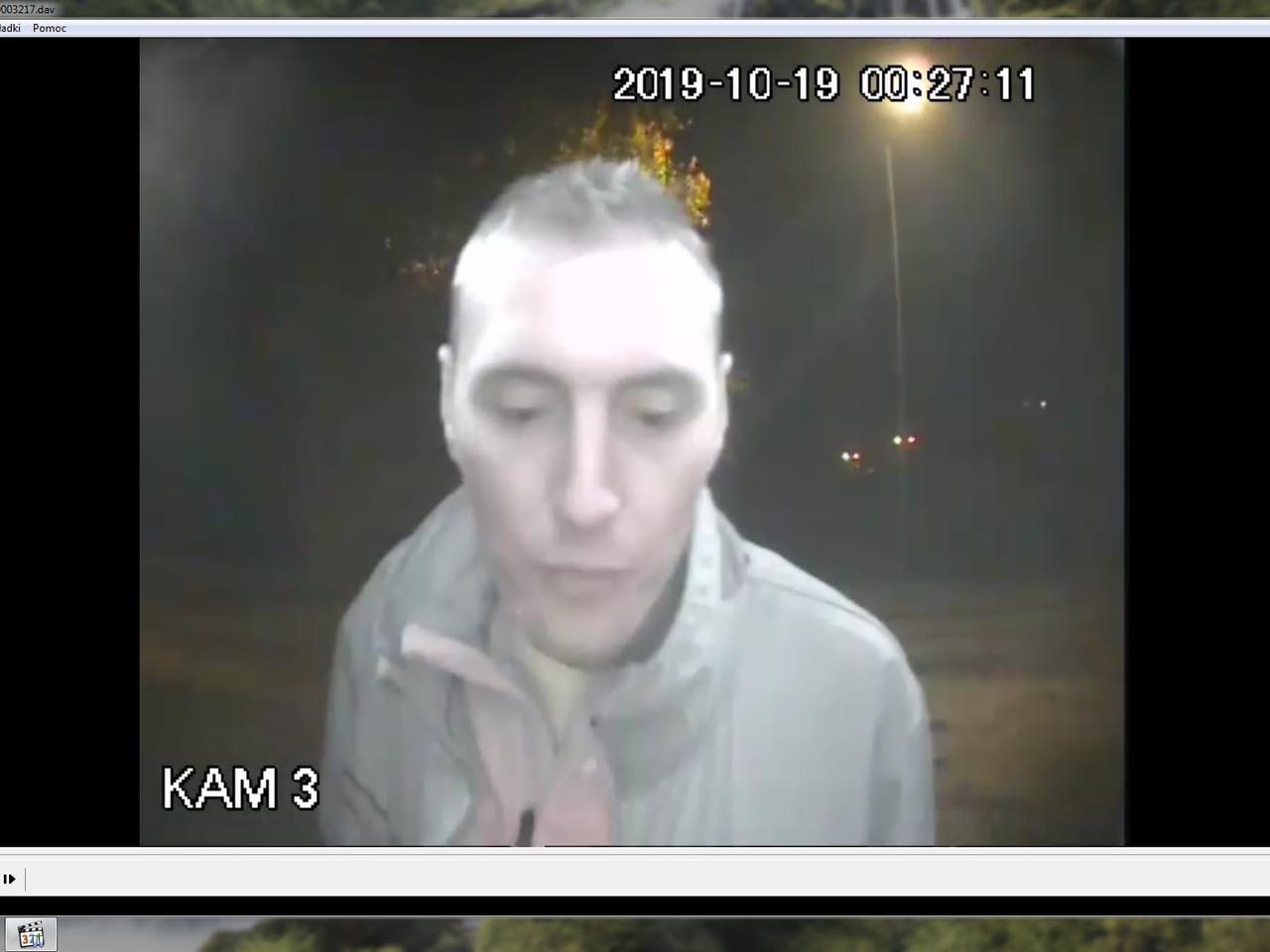 ZNISZCZYŁ PACZKOMAT w Kołobrzegu! Policja i prokuratura poszukują tego mężczyny