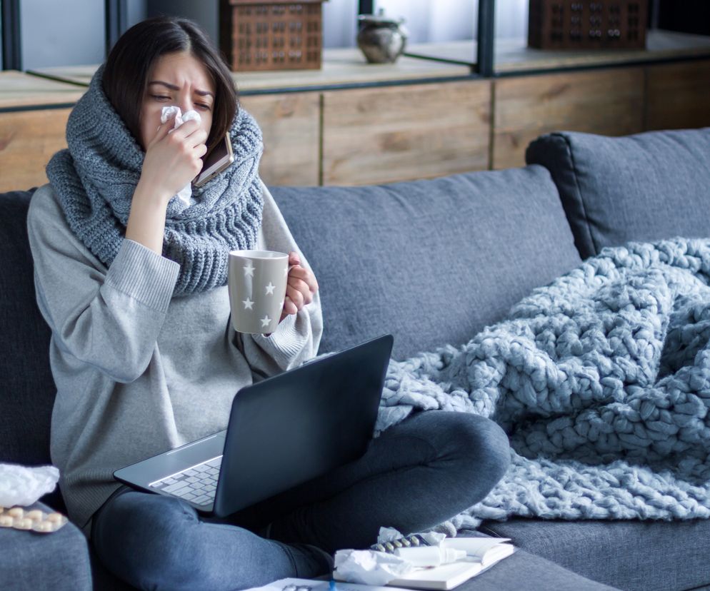 Masz grypę i czujesz się coraz gorzej? Te objawy powinny skłonić do wizyty z lekarzem