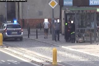 Kobieta leżała na chodniku w centrum Poznania. Pomogli jej strażnicy miejscy