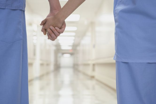 Romans pielęgniarki z pacjentem skończył się tragicznie. Na pomoc było już za późno
