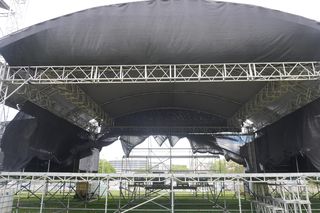 Miasteczko juwenaliowe w budowie