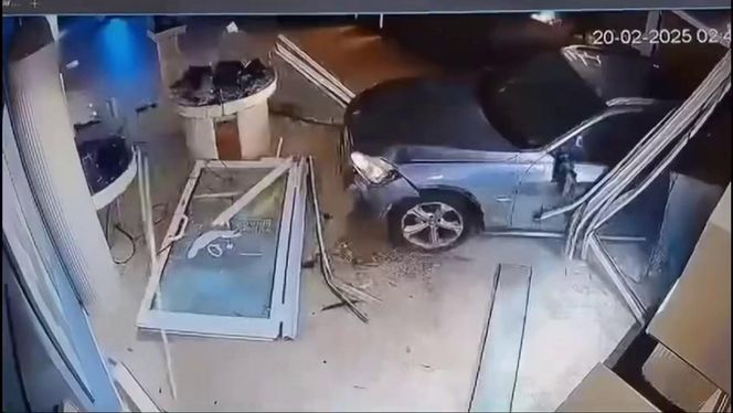 Wjechali autem do jubilera, a potem uciekli z łupem! Jest nagranie z napadu