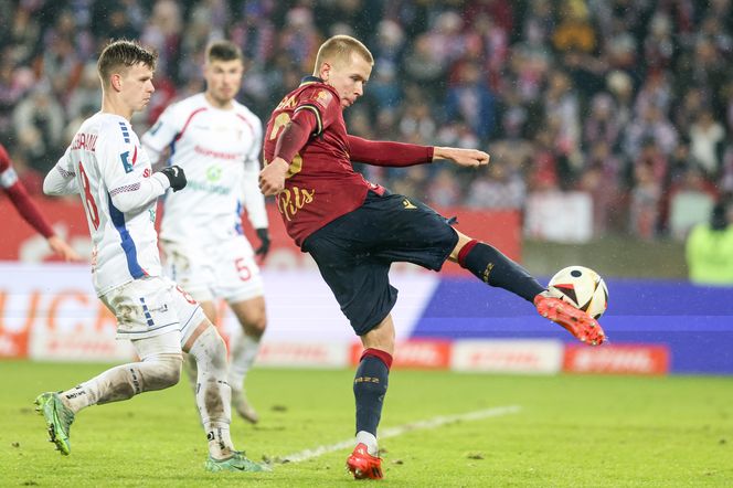 Orkiestra górnicza zagrała jak za dawnych lat, Górnik Zabrze również. Lech Poznań na kolanach