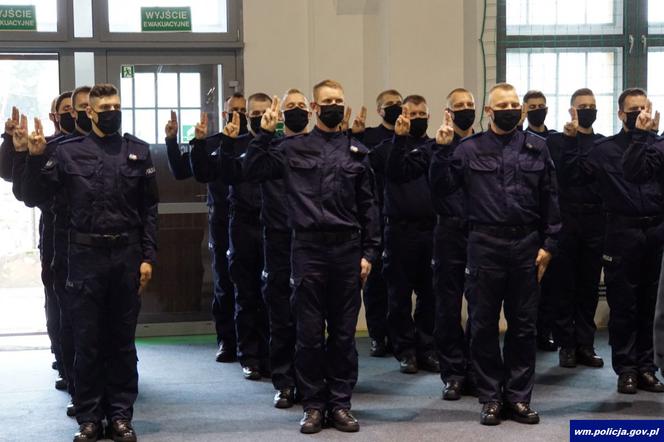 Nowi policjanci na Warmii i Mazurach. Ślubowanie złożyło 64 funkcjonariuszy [ZDJĘCIA]