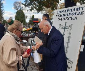 Od lat ratują sądeckie nekropolie.  Jest kolejna kwesta. Wrzuć datek do puszki! 