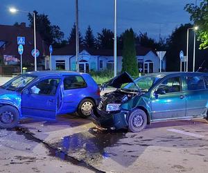 Wypadek na Konstytucji w Starachowicach. Zderzył się Volkswagen i Skoda 