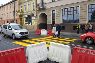 Przejście na dziko na ulicy Focha. Kiedyś dojdzie tu do tragedii