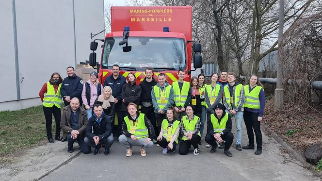 Strażacy z Marsylii przywieźli wsparcie dla ukraińskich uchodźców