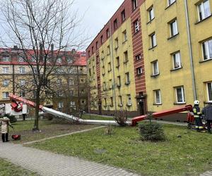 Czeladź: Pracował na podnośniku gdy ten nagle runą na ziemię. Lądował śmigłowiec LPR