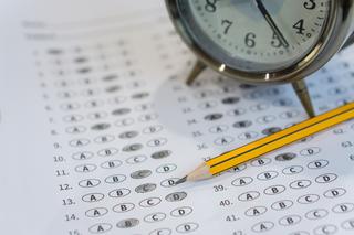 Ile trwa egzamin ósmoklasisty 2023? Ile wynosi czas podstawowy, a ile wydłużony czas na egzaminie?