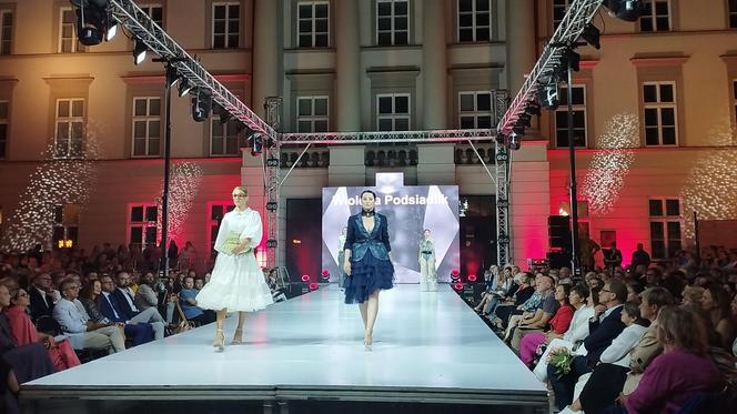 RADOM FASHION SHOW