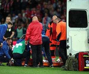 Rafał Mikulec w spotkaniu z Miedzią Legnica nabawił się bardzo groźnie wyglądającej kontuzji. Zawodnik długo opatrywany był na murawie, skąd zabrała do karetka