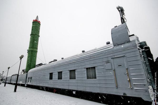 Nuklearny pociąg widziany w Rosji. Jedzie w stronę Ukrainy. Putin uderzy bronią atomową?