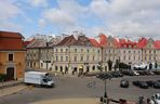 Nieistniejąca już ul. Szeroka przebiegała przez środek dzisiejszego placu Zamkowego 