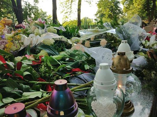 Tarnów. Ostatnie pożegnanie Karoliny Bojarskiej. Grobowiec utonął w kwiatach 