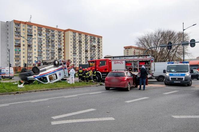 Zderzenie karetki z samochodem osobowym