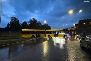 Autobus wjechał pod prąd na trasę szybkiego ruchu! Kierowca gorzko tego pożałował