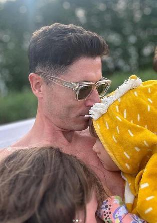 Robert Lewandowski wypoczywa z córkami po Euro 2024