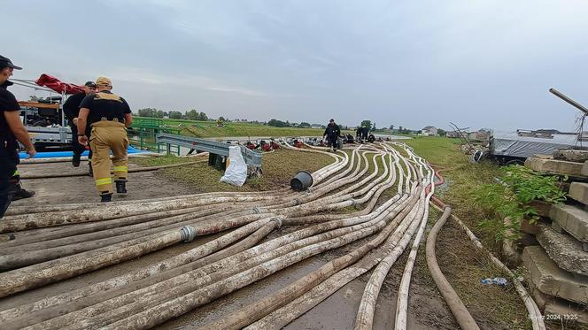 Strażacy z Grudziądza walczą na południu Polski z powodzią