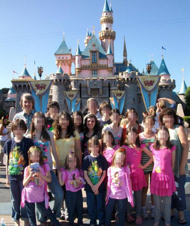 Kochali tylko Boga, Elvisa i Disneya! Sekciarze z Kalifornii głodzili 13 dzieci 
