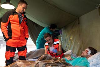 Na dobre i na złe odc. 856. Tadek (Marcin Urbanke), Michał (Mateusz Janicki), Olena (Tetiana Malkova) 