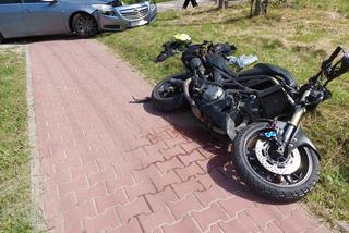 52-letni motocyklista trafił do szpitala! Wypadek na Kieleckiej w Starachowicach [ZDJĘCIA]