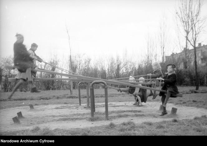 Plac zabaw dla dzieci przy Zarządzie Miejskim w Poznaniu, 1948-1949