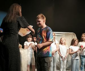 Spektakl na zakończenie warsztatów teatralnych w Teatrze Miejskim w Lesznie 